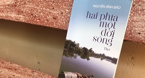 Suy tư hai phía một đời sông