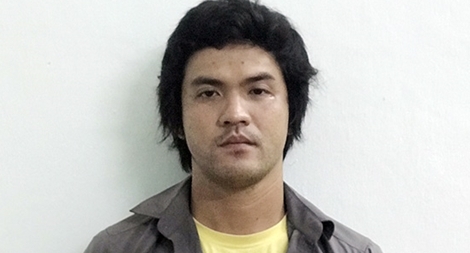 Vượt chốt kiểm dịch COVID-19, tấn công cảnh sát