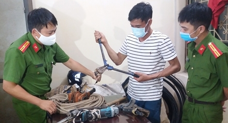 Thợ điện nghiện ma túy 29 lần cắt trộm dây điện tại trạm biến áp 