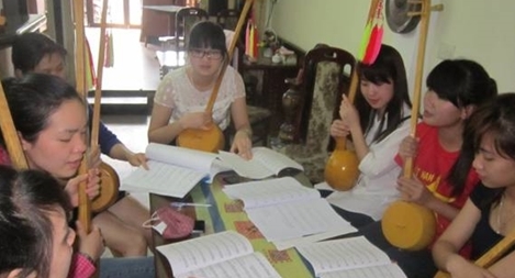 Trai - cốp cô Nha