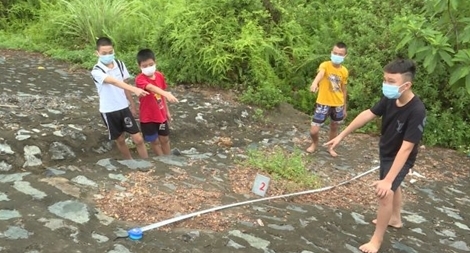 Làm rõ nhóm ném đá ôtô trên cao tốc Nội Bài - Lào Cai
