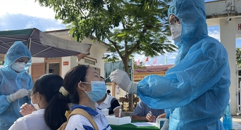 Quảng Trị xét nghiệm COVID-19 cho 500 thí sinh và cán bộ làm thi 