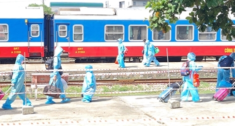 Gần 400 người dân Quảng Trị vỡ òa niềm vui khi trở về quê