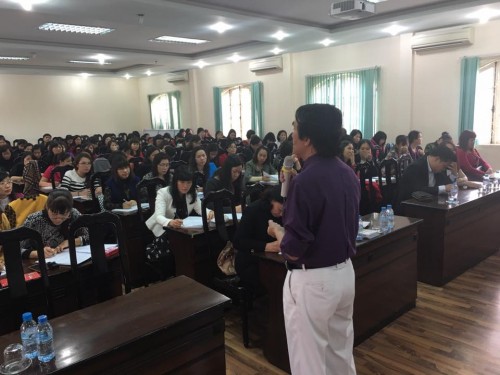 Tiến sĩ 69 tuổi tặng 1.000 cuộc thuyết trình miễn phí