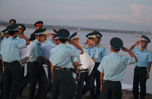 Nỗi đau lặn vào tim để những vần thơ rung cảm ra đời…