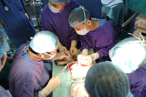 Một Cảnh sát biển tham gia ngăn chặn HD 981 được cứu sống nhờ ca ghép tạng lịch sử