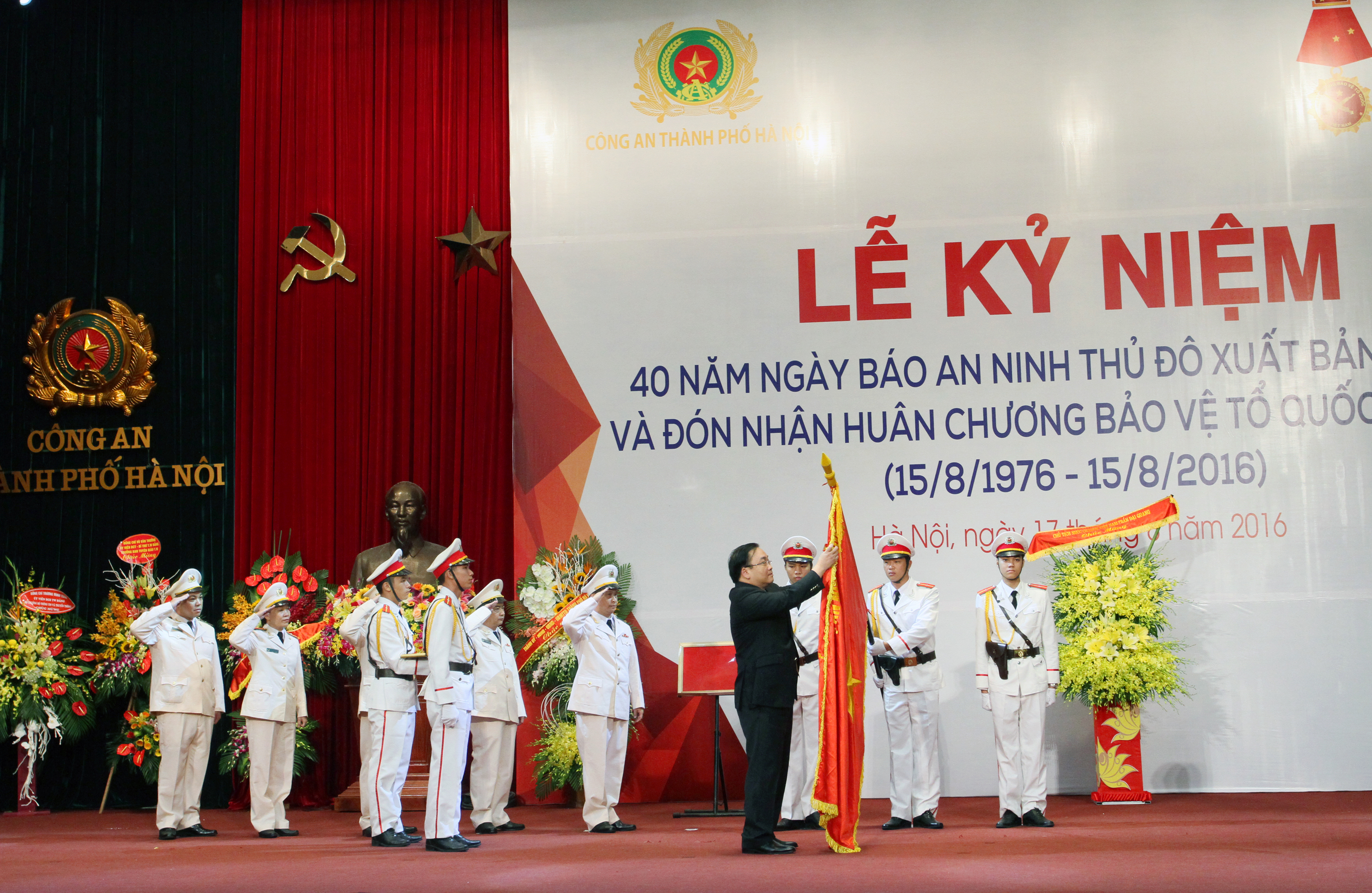 Báo An ninh Thủ đô đón nhận Huân chương Bảo vệ Tổ quốc hạng Nhì