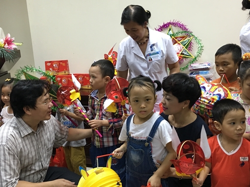 Nghẹn lòng đón Tết Trung thu sớm với bệnh nhi tan máu bẩm sinh 