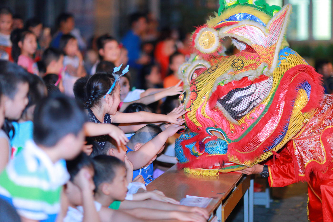 Hoa hậu Ngọc Anh đón Trung thu cùng trẻ em khiếm thị