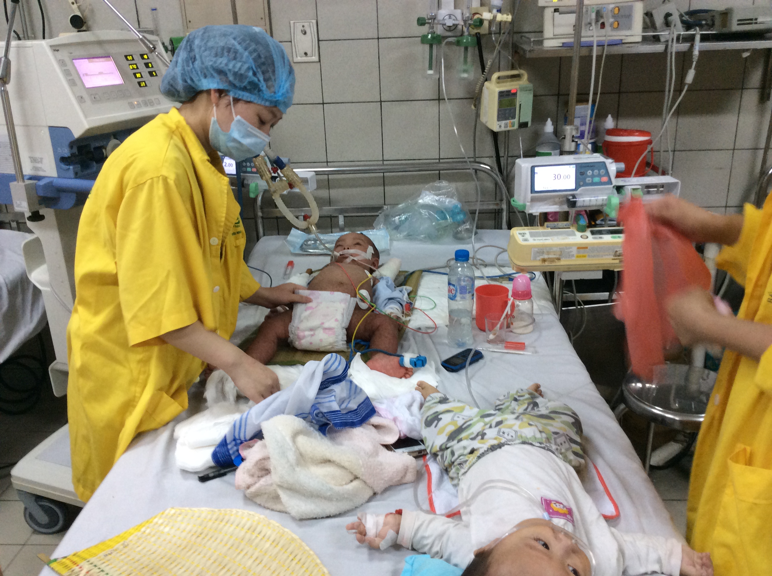 Các bệnh viện lên kế hoạch đối phó với bệnh ho gà đang rình rập