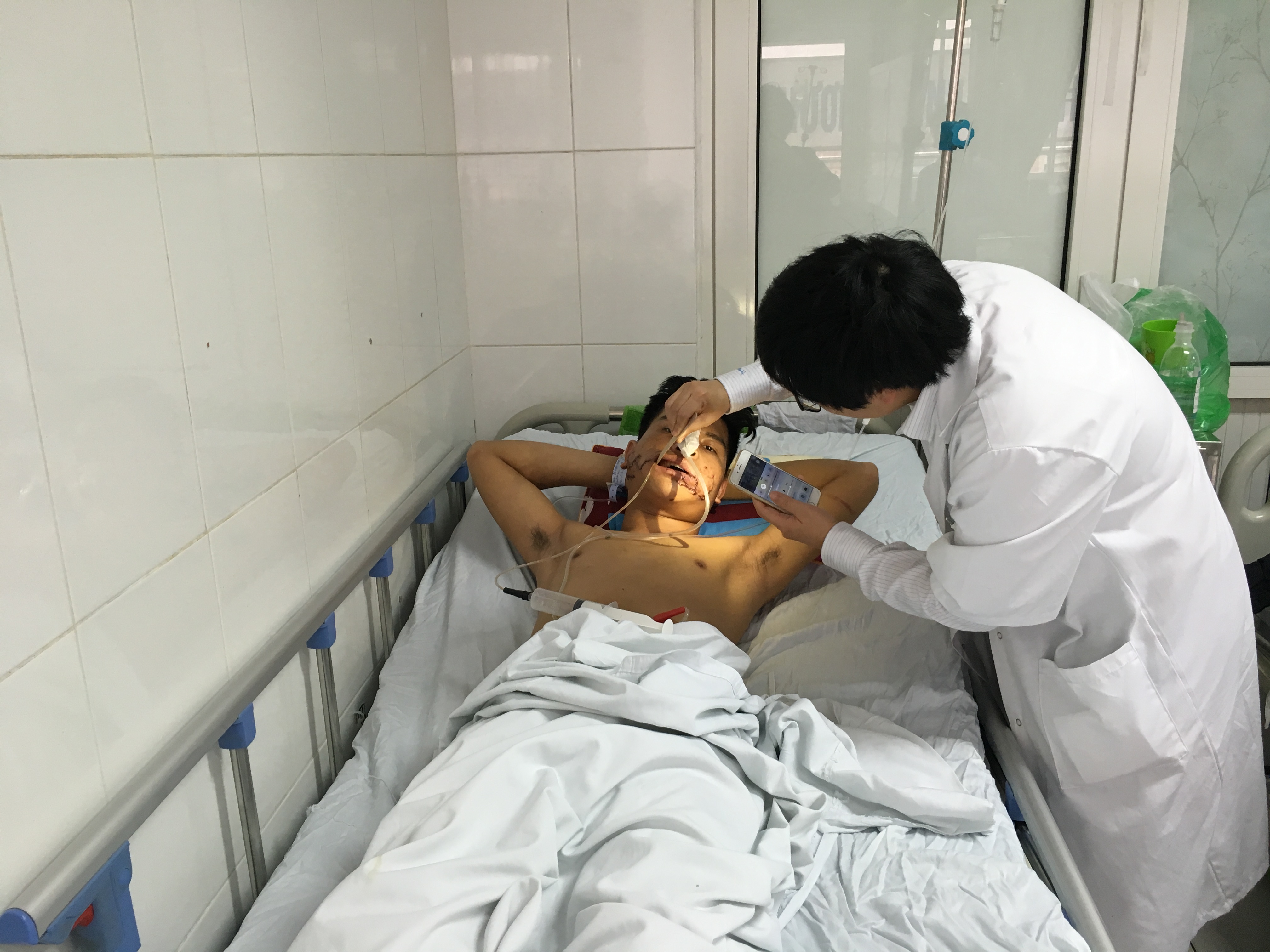 Diễn viên xiếc bị cá sấu cắn đang hồi phục tốt