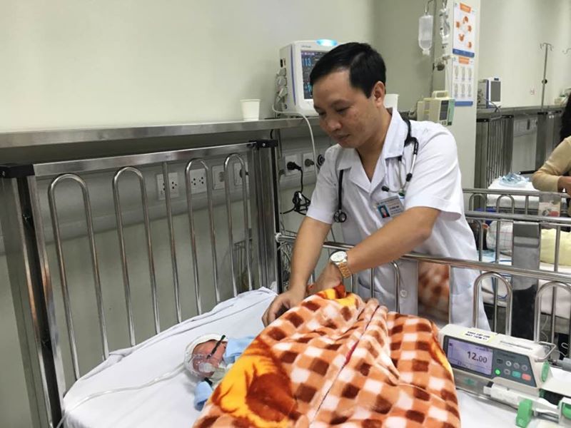 Trẻ ùn ùn nhập viện vì bố mẹ tự mua thuốc điều trị