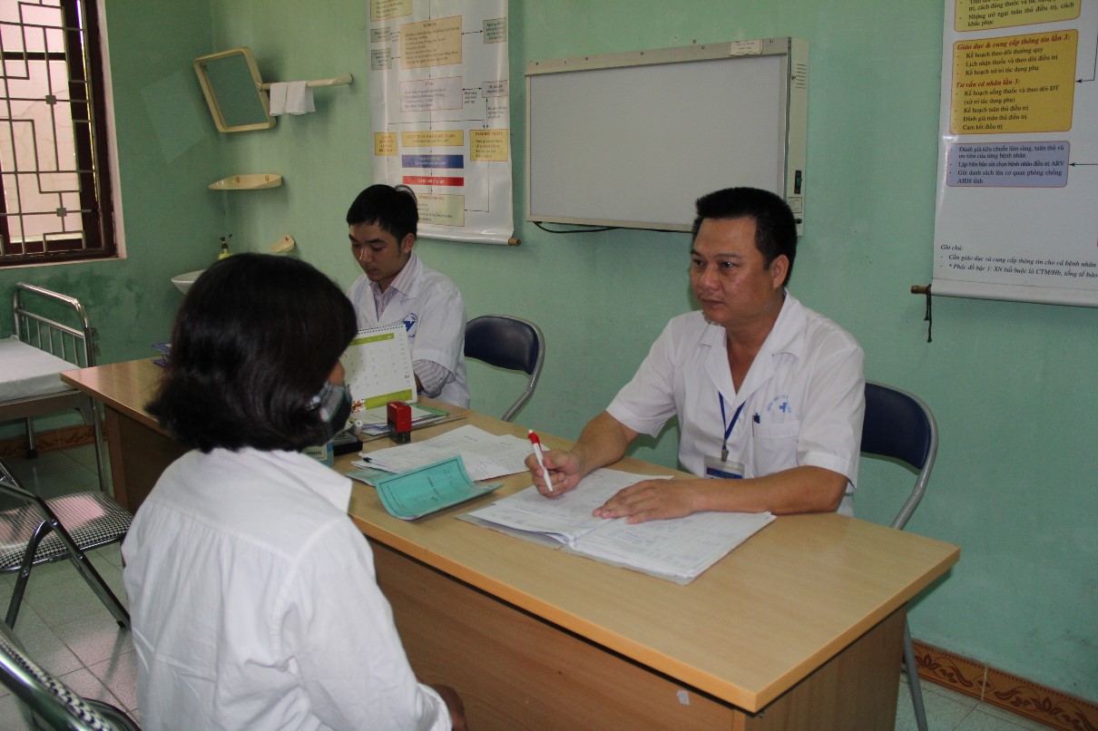 Gần 50% người mắc mới HIV lây truyền qua đường tình dục 