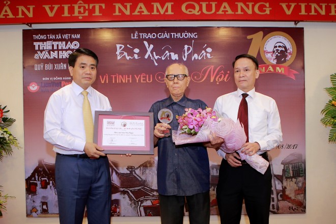 Nhà văn hóa Hữu Ngọc giành Giải thưởng Lớn “Vì tình yêu Hà Nội” 2017
