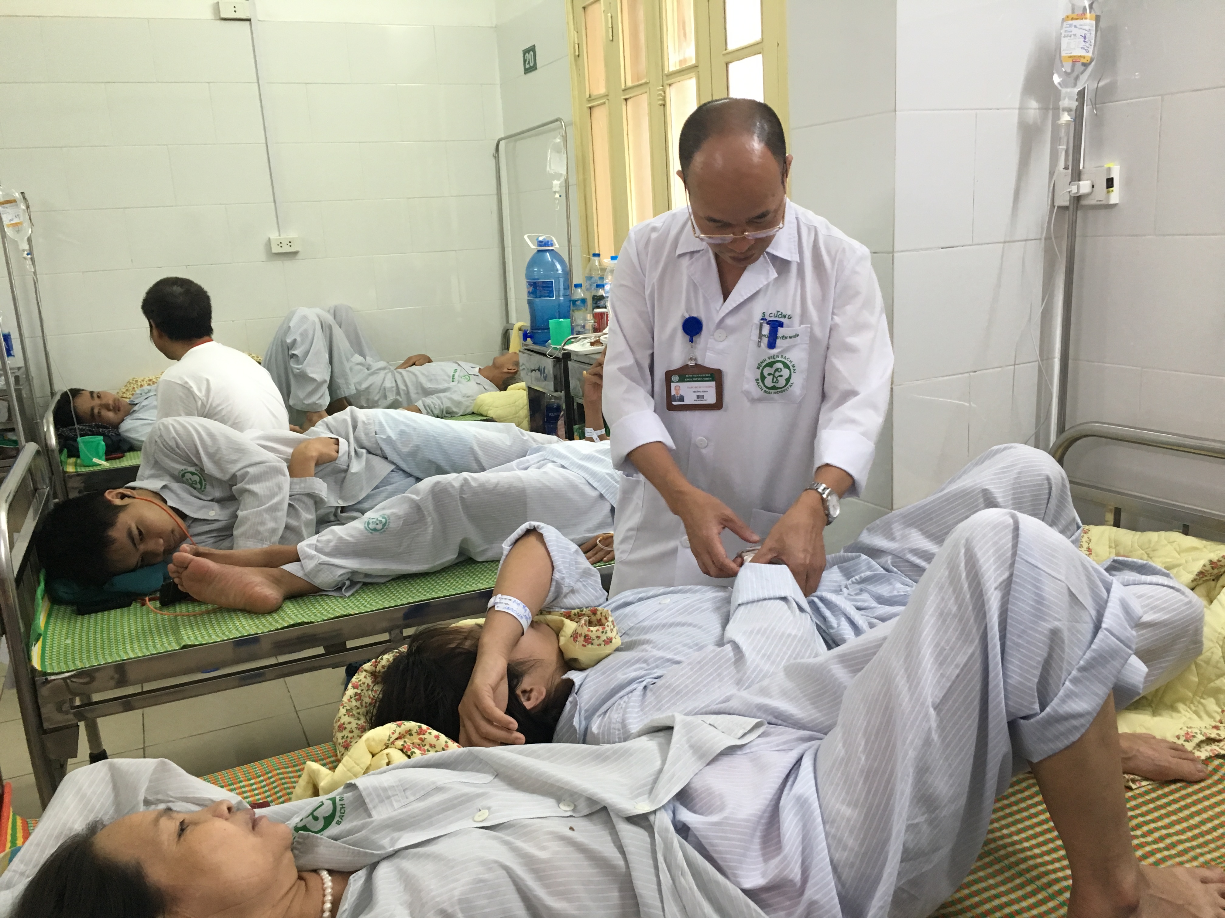 Dịch sốt xuất huyết giảm, nhưng số bị nặng còn nhiều