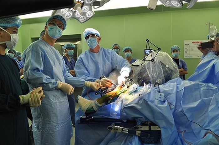 Phẫu thuật robot ở Bệnh viện Bạch Mai -chất lượng quốc tế với chi phí rẻ