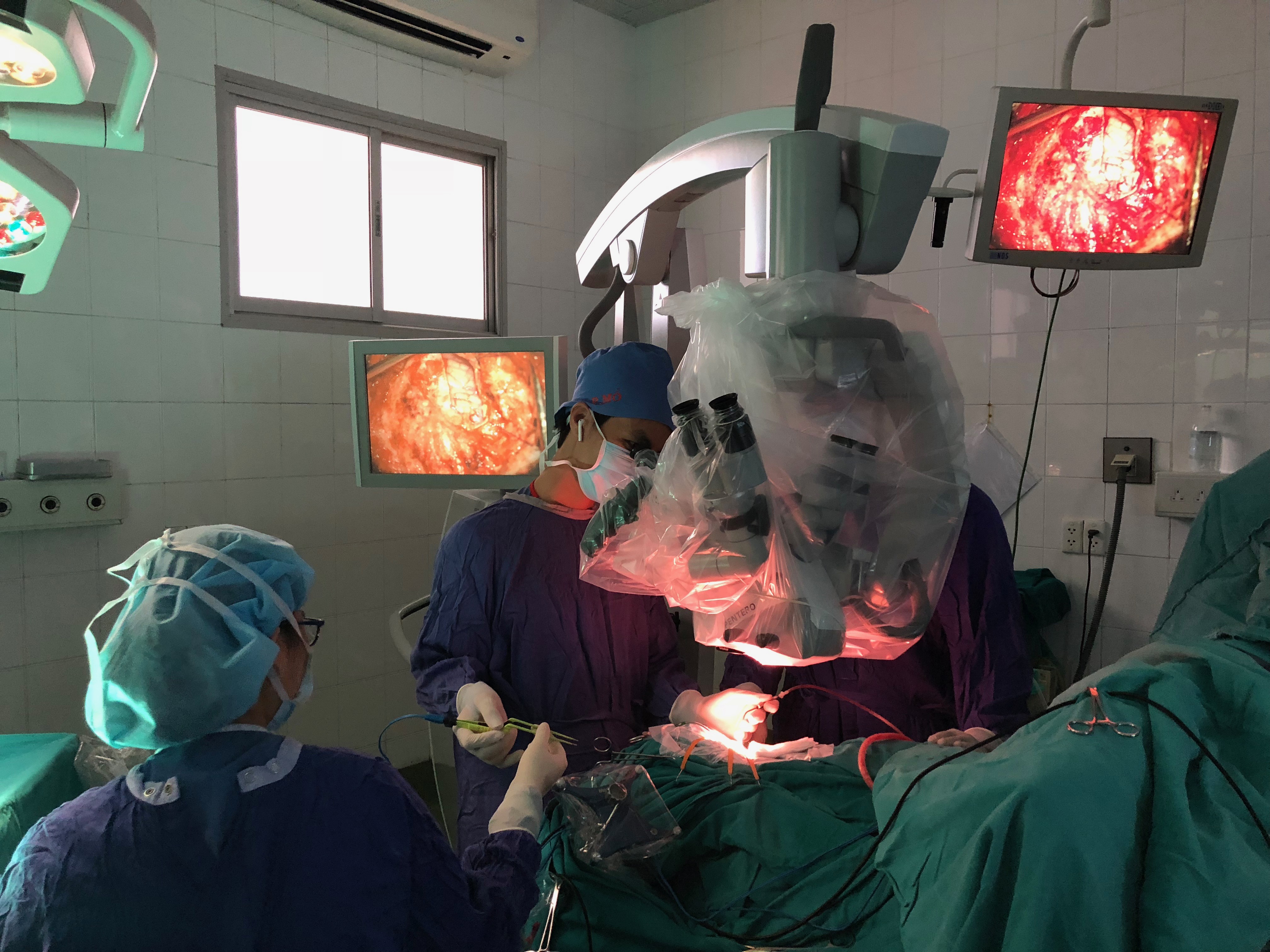 Bệnh viện Việt Đức: Cứu sống bệnh nhân bị u thân não đã bị trả về