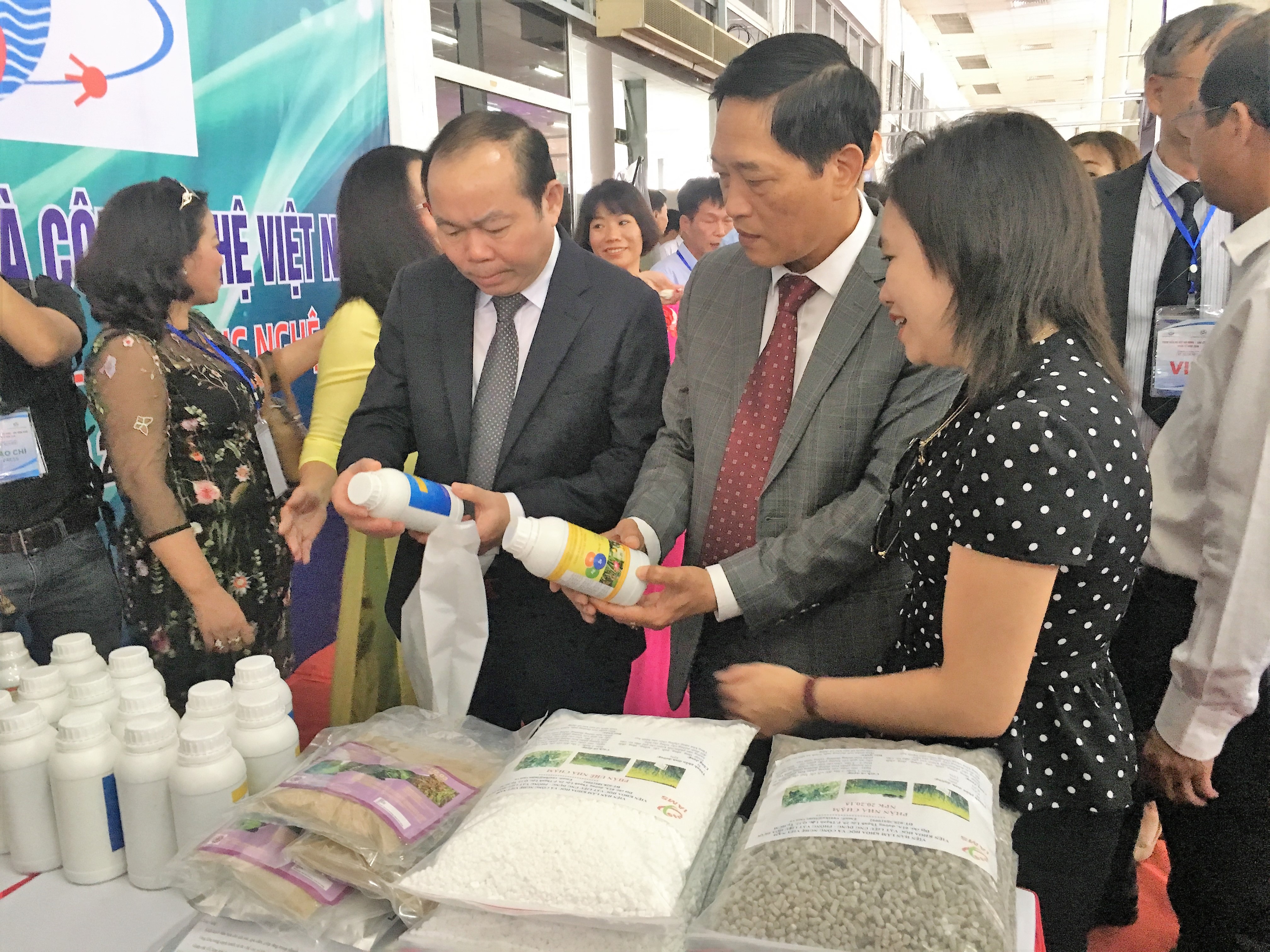 Khai mạc sự kiện khoa học công nghệ lớn nhất nước 