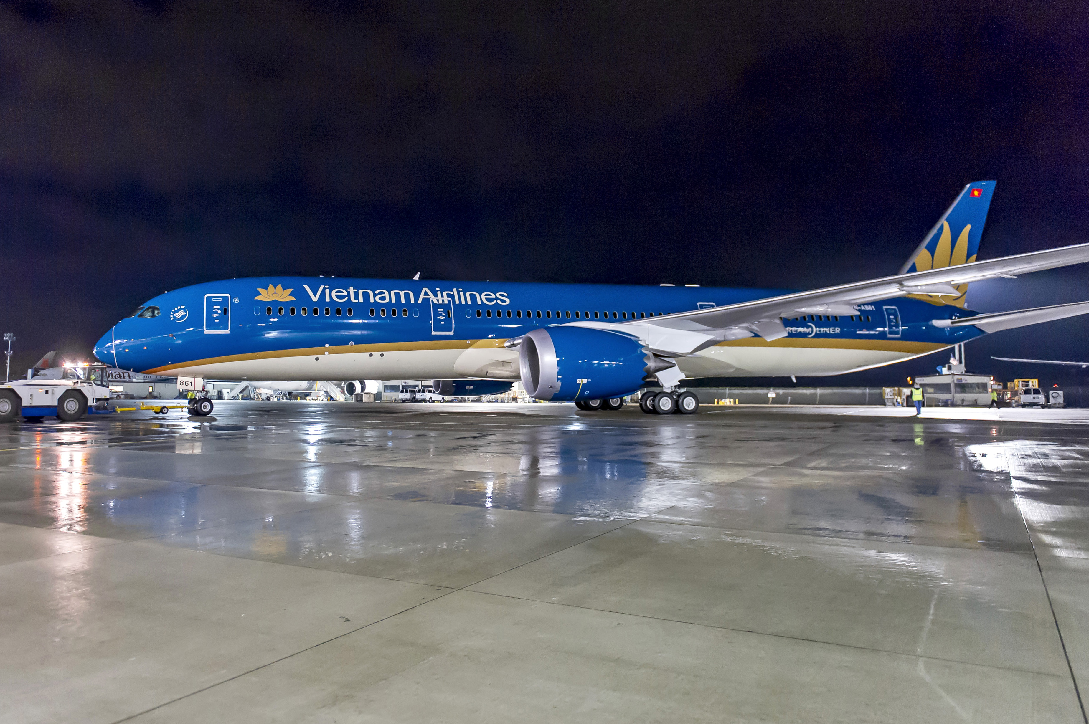 Vướng bão số 3, Vietnam Airlines tiếp tục huỷ 10 chuyến bay ngày 19/8