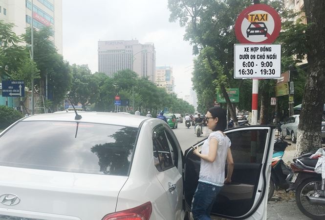 Nhiều xe taxi công nghệ đi vào phố cấm ở Hà Nội bị xử phạt