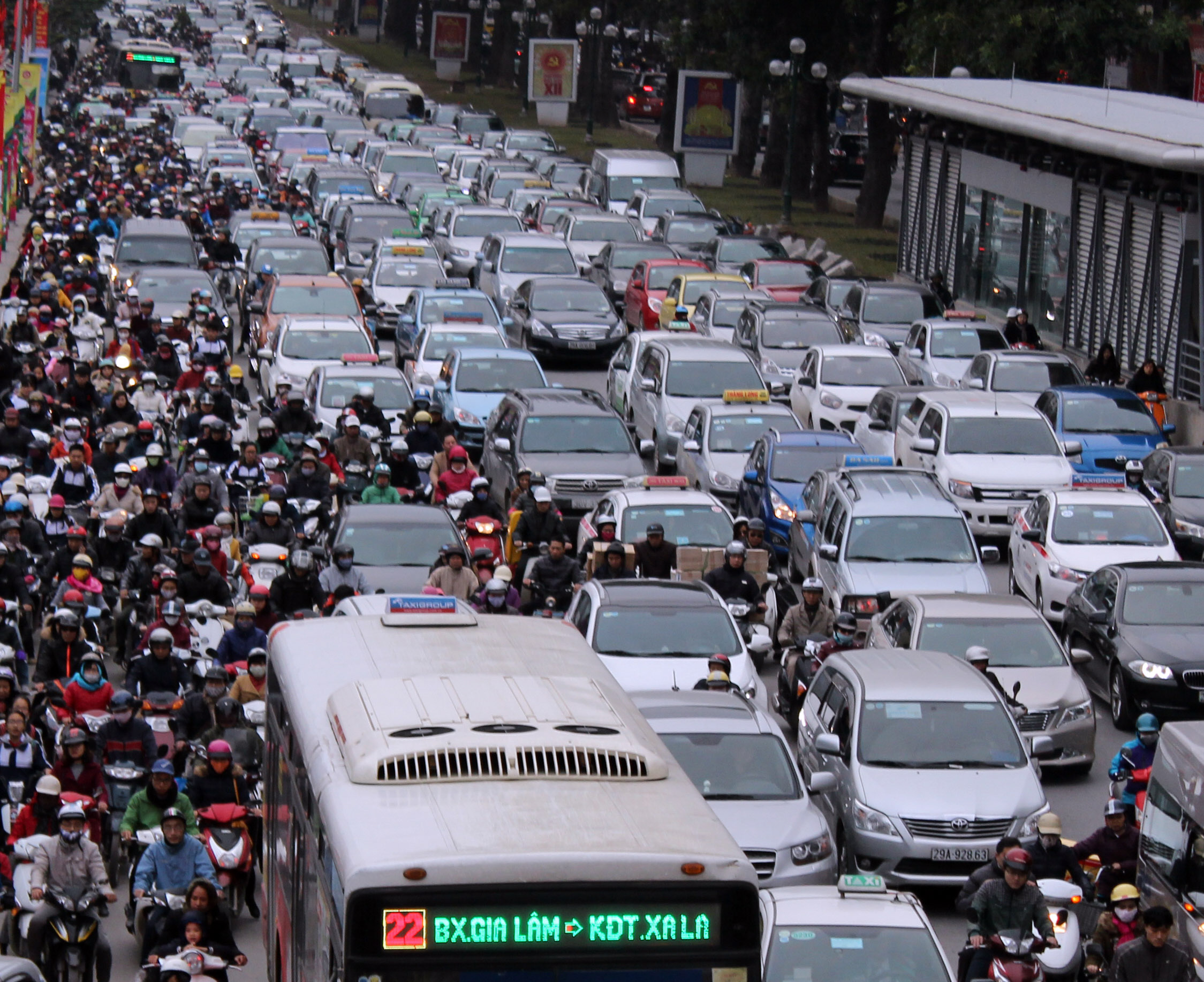 Hà Nội: Tiếp tục  đề nghị cấm xe Uber, Grab hoạt động trên 11 tuyến phố