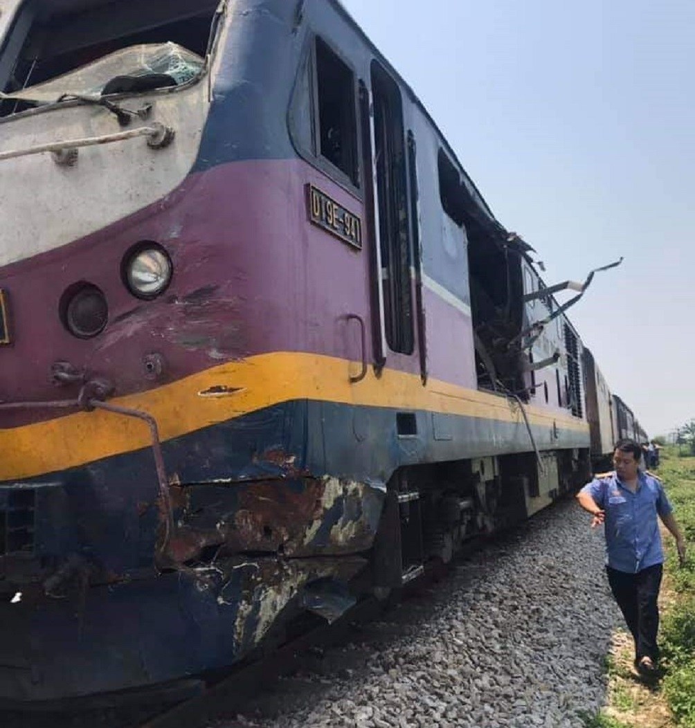Liên tiếp xảy ra 2 vụ trật bánh tàu hỏa trên tuyến đường sắt Bắc - Nam