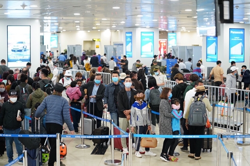 Dừng vận chuyển người Việt Nam từ nước ngoài về sân bay Nội Bài