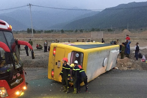 Lật xe khách tại Đà Nẵng, nhiều người thương vong