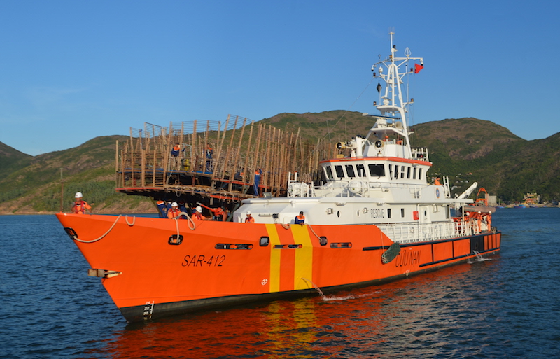 Cứu tàu cá với 49 ngư dân trôi dạt trên vùng biển Hoàng Sa