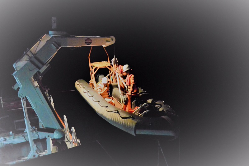 Ứng cứu ngư dân bị bệnh nguy cấp trên vùng biển Hoàng Sa