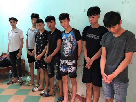 Điều tra vụ hai băng nhóm đuổi chém nhau trên đường