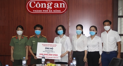 Việt kiều Ukraine ủng hộ lực lượng Y tế và Công an chống dịch COVID-19 