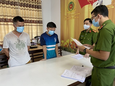 Siêu lợi nhuận từ việc “kinh doanh” giấy tờ, tài liệu giả