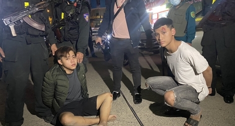 Dùng dao phóng lợn tấn công lực lượng 911