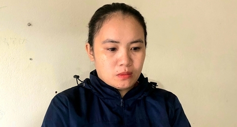 Nữ cửa hàng trưởng mang 40 điện thoại xịn đi bán lấy tiền tiêu xài cá nhân