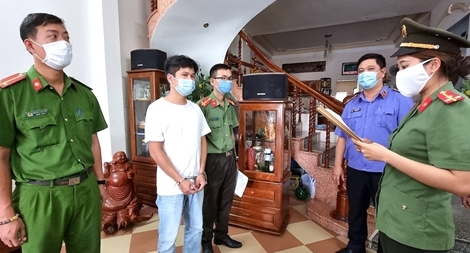 Thêm 4 giám đốc doanh nghiệp bị bắt vì giúp chuyên gia “rởm” nhập cảnh trái phép