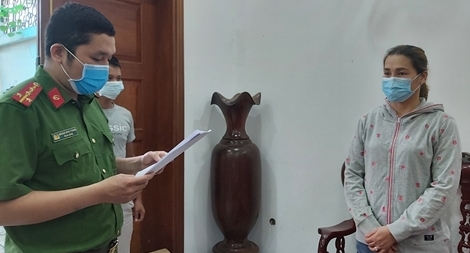 Bắt 2 đối tượng cho “đại gia bất động sản” vay lãi nặng  