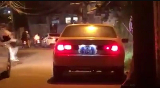 Sự thật bất ngờ về xe biển số xanh huyên náo trên đường phố TP HCM