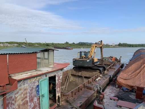 "Tập đoàn" chiếm đoạt than bị bắt quả tang