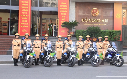 Ấn tượng nữ CSGT dẫn đoàn phục vụ ĐHĐB Công an Trung ương