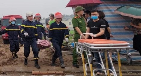 Sập giàn giáo làm 2 công nhân tử vong