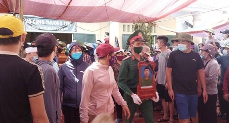 An táng quân nhân Trần Đức Đô theo phong tục địa phương