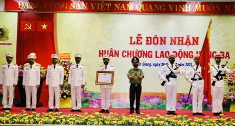 Công an tỉnh Bắc Giang đón nhận Huân chương Lao động hạng Ba