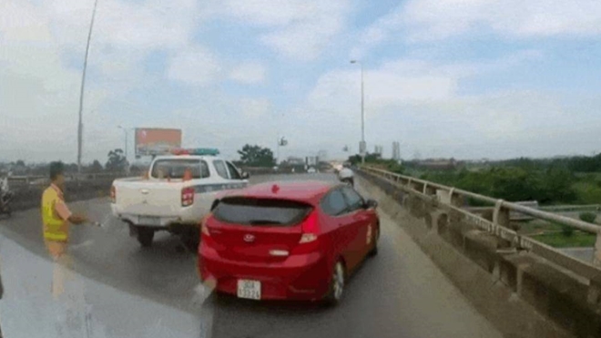 Truy lùng ôtô biển 30A -133.24 hết hạn kiểm định, không chấp hành lệnh CSGT