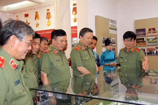 Khánh thành Quảng trường trung tâm và Phòng Truyền thống Học viện ANND