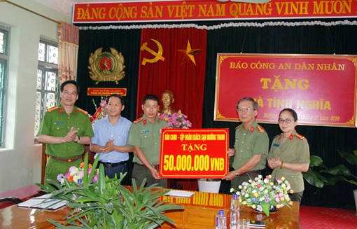 Chia sẻ khó khăn với những người lính nơi phên giậu Tổ quốc