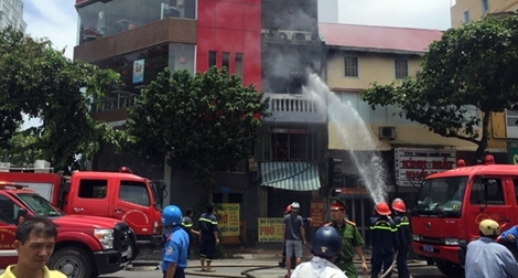 Cháy nhà bán mỳ vằn thắn, nhiều thực khách bỏ chạy