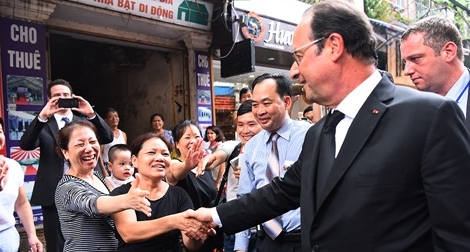 Tổng thống Pháp dạo phố cổ Hà Nội
