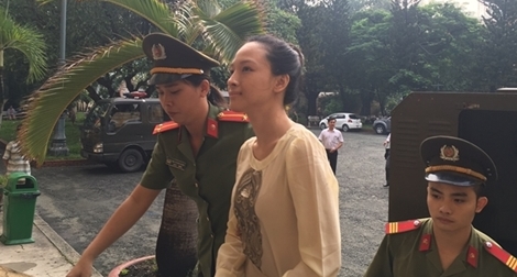 Sự thật về "hợp đồng tình dục" của Hoa hậu Phương Nga trên mạng xã hội