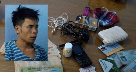 CSGT tóm tên trộm xe SH cố thủ trong xe khách